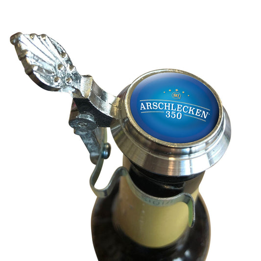 Zinndeckel Arschlecken350 für Bierflaschen/Limoflaschen aus Zinn, mit Federstahlklammer